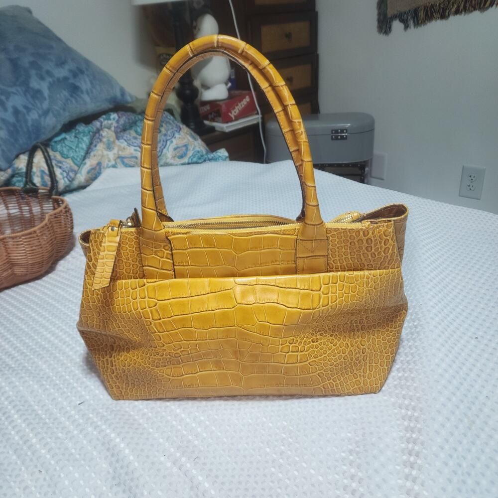 CLAUDIA FIRENZE EUC GEN LEATHER CROC EMBOSSED SATCHEL TOTE BAG